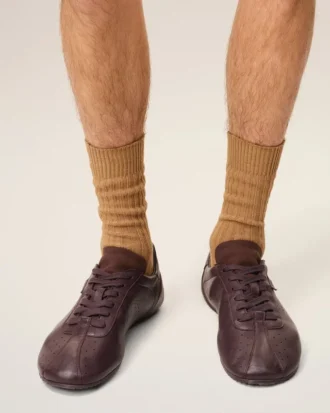 Adidași joși din piele netedă de culoare burgund