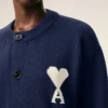 Cardigan Ami de Coeur cu guler rotund din lână albastră Cardigan Ami de Coeur cu guler rotund din lână albastră