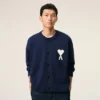 Cardigan Ami de Coeur cu guler rotund din lână albastră Cardigan Ami de Coeur cu guler rotund din lână albastră