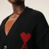 Cardigan din lână neagră cu Ami de Coeur în contrast