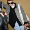 Cămășă ajustată din mătase amestecată, cu guler ascuțit, de culoare neagră Cămășă ajustată din mătase amestecată, cu guler ascuțit, de culoare neagră