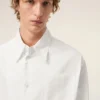 Cămașă albă din bumbac cu guler ascuțit și model Ami de Coeur Cămașă albă din bumbac cu guler ascuțit și model Ami de Coeur