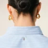 Cămașă albastră din bumbac cu mâneci lungi, cu volane și croială ajustată Cămașă albastră din bumbac cu mâneci lungi, cu volane și croială ajustată