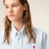 Cămașă clasică din bumbac albastru, cu mâneci lungi, guler cu nasturi și broderie ADC