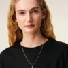 Colier cu pandantiv „4” din alamă aurie ciocănită Colier cu pandantiv „4” din alamă aurie ciocănită