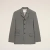 Jachetă dreaptă din lână nouă, de culoare gri, cu un singur rând de nasturi Jachetă dreaptă din lână nouă, de culoare gri, cu un singur rând de nasturi
