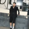 Bermude largi din lână nouă, de culoare neagră, cu talie joasă Bermude largi din lână nouă, de culoare neagră, cu talie joasă