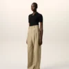 Pantaloni bej din lână virgină, cu talie înaltă și picior larg