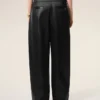 Pantaloni cu curea din satin negru cu cataramă