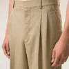 Pantaloni largi din lână nouă, de culoare bej, cu talie joasă Pantaloni largi din lână nouă, de culoare bej, cu talie joasă