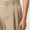 Pantaloni largi din lână nouă, de culoare bej, cu talie joasă Pantaloni largi din lână nouă, de culoare bej, cu talie joasă
