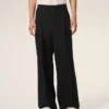 Pantaloni largi din lână nouă, de culoare neagră, cu talie joasă Pantaloni largi din lână nouă, de culoare neagră, cu talie joasă