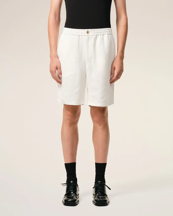 Pantaloni scurți Ami de Coeur din amestec de in, de culoare bej, cu talie elastică Pantaloni scurți Ami de Coeur din amestec de in, de culoare bej, cu talie elastică