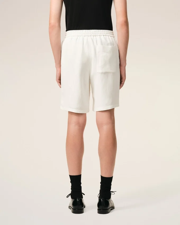 Pantaloni scurți Ami de Coeur din amestec de in, de culoare bej, cu talie elastică Pantaloni scurți Ami de Coeur din amestec de in, de culoare bej, cu talie elastică