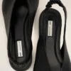Pantofi cu vârf ascuțit din piele de miel neagră Pantofi cu vârf ascuțit din piele de miel neagră