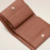 Portofel pliant Ami de Coeur din piele de vacă maro Portofel pliant Ami de Coeur din piele de vacă maro