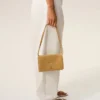 Portofel Voulez-Vous din piele de vacă galbenă, cu curea Portofel Voulez-Vous din piele de vacă galbenă, cu curea