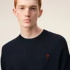 Pulover albastru din lână cu guler rotund și broderie Ami de Coeur în contrast Pulover albastru din lână cu guler rotund și broderie Ami de Coeur în contrast