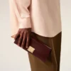 Pungă Mimi din piele netedă de culoare burgund Pungă Mimi din piele netedă de culoare burgund