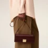 Pungă Mimi din piele netedă de culoare burgund Pungă Mimi din piele netedă de culoare burgund