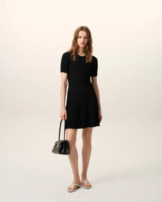 Rochie mini din tricot negru cu godet