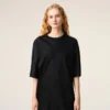 Tricou negru din satin cu mâneci scurte și detalii din tricot Tricou negru din satin cu mâneci scurte și detalii din tricot